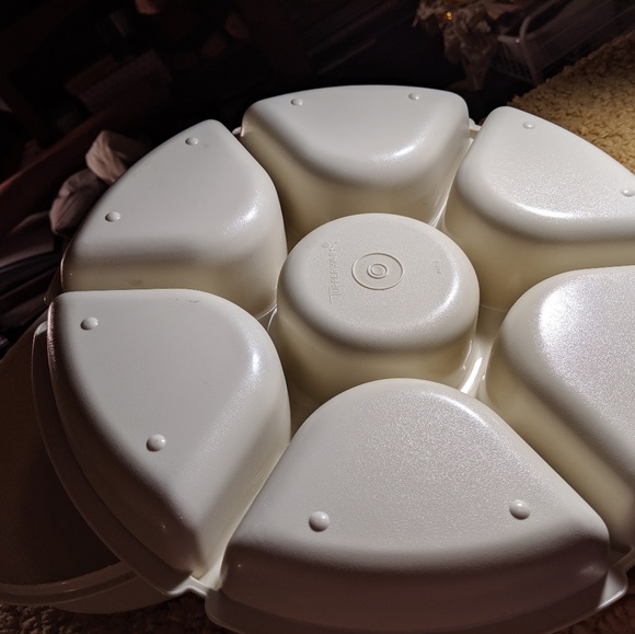 Tupperware 7 compartment serving container - Picture 4 of 6